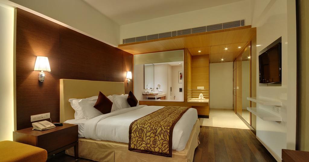 Hotel Platinum Rajkot Rum bild