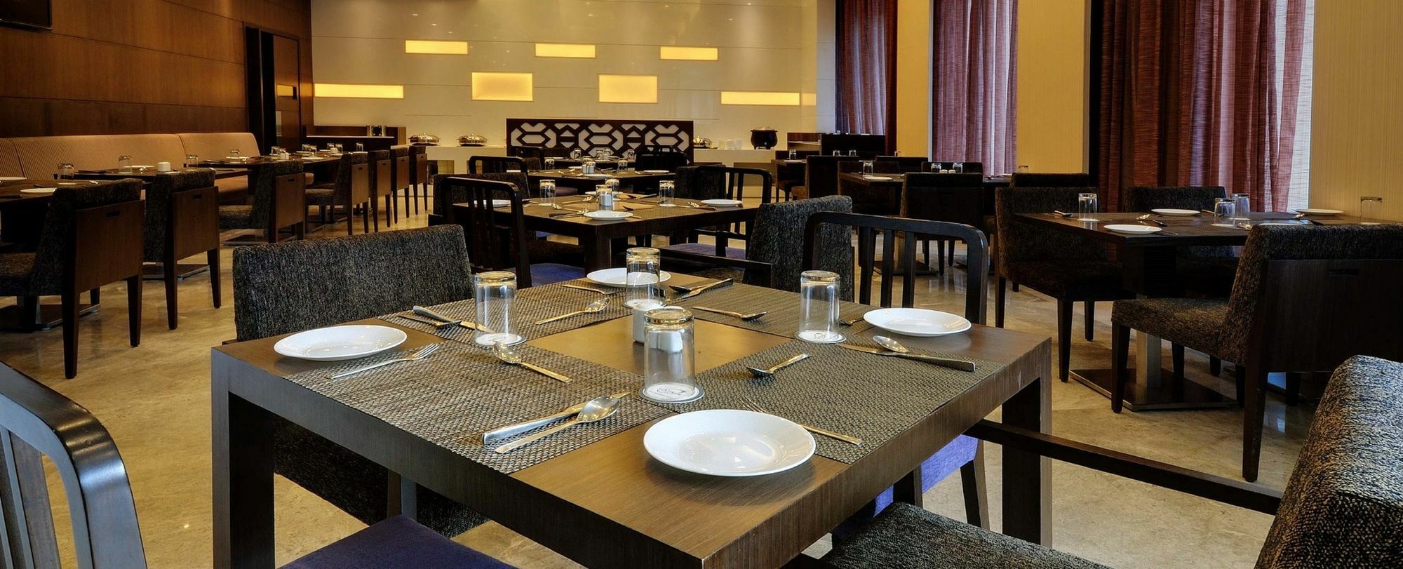 Hotel Platinum Rajkot Exteriör bild
