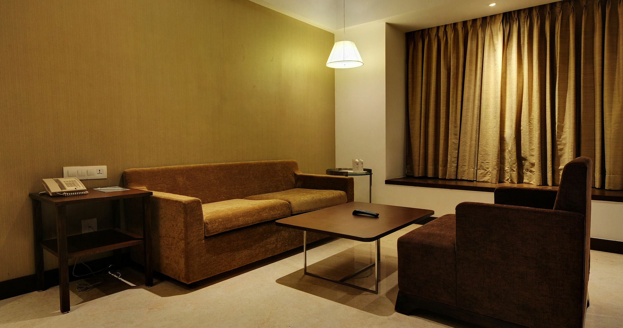 Hotel Platinum Rajkot Exteriör bild
