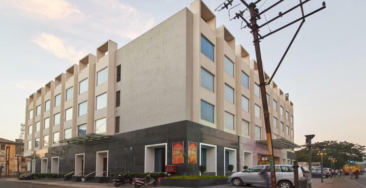 Hotel Platinum Rajkot Exteriör bild