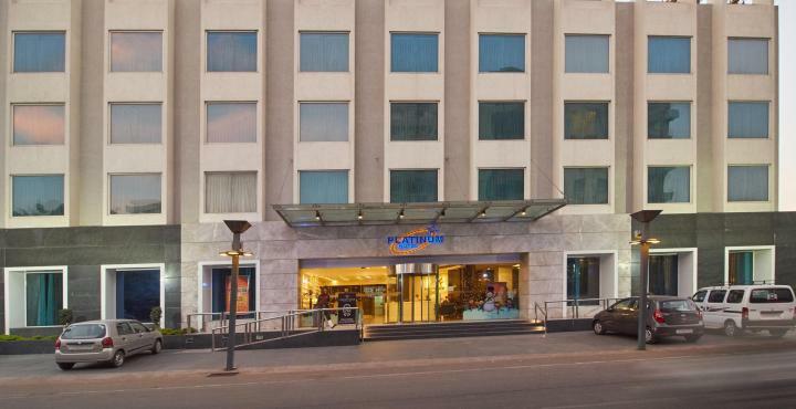 Hotel Platinum Rajkot Exteriör bild