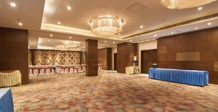 Hotel Platinum Rajkot Exteriör bild